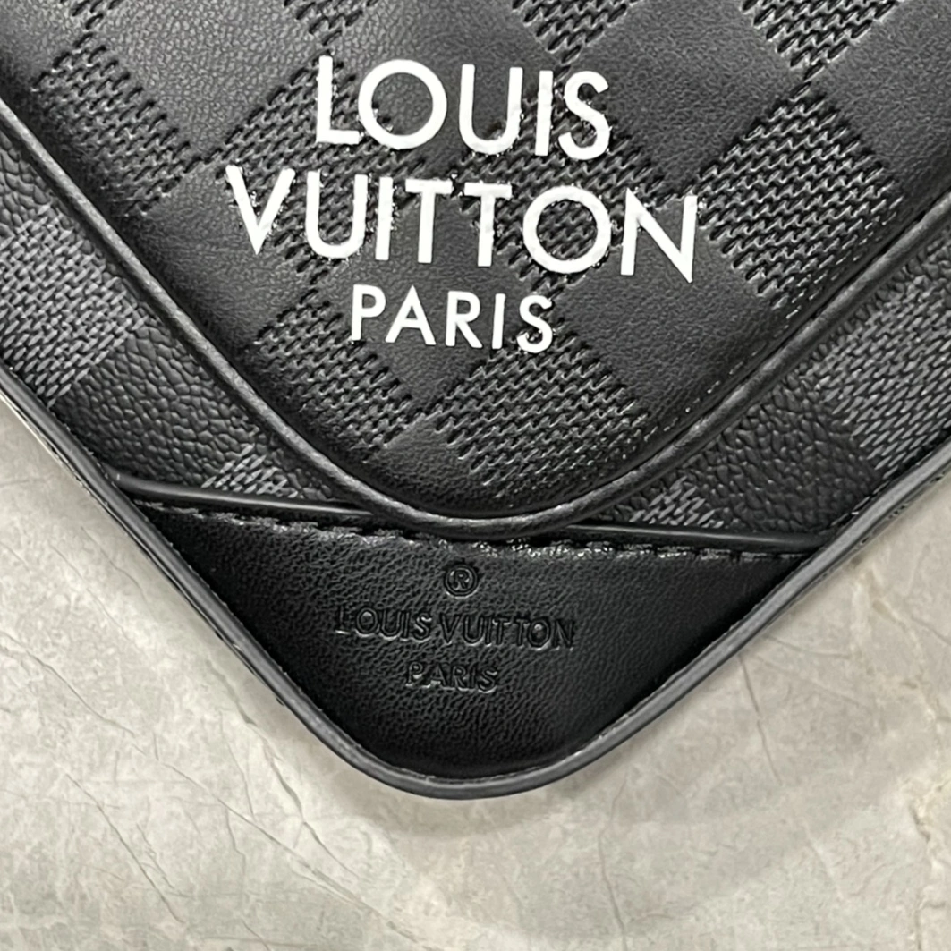 Louis Vuitton AAA Man Messenger Bags DailyWear 3216