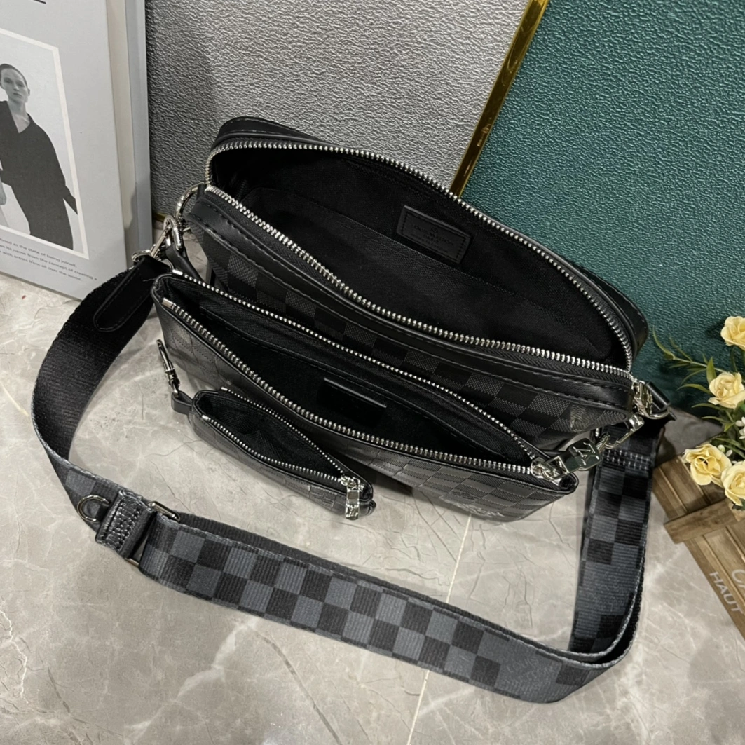 Louis Vuitton AAA Man Messenger Bags DailyWear 3216