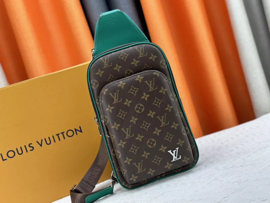 Louis Vuitton AAA Man Messenger Bags Durable 2027
