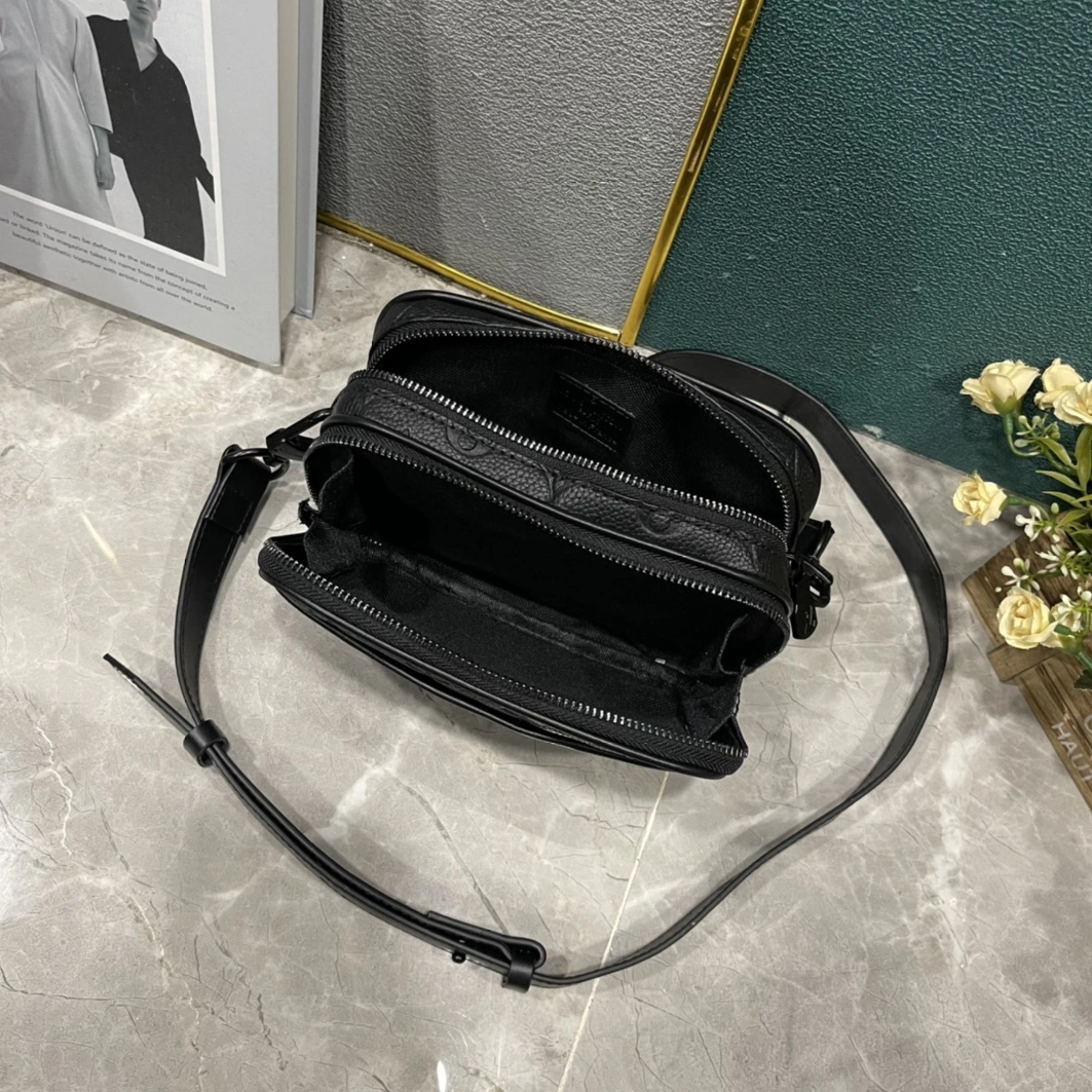 Louis Vuitton AAA Man Messenger Bags Durable 340