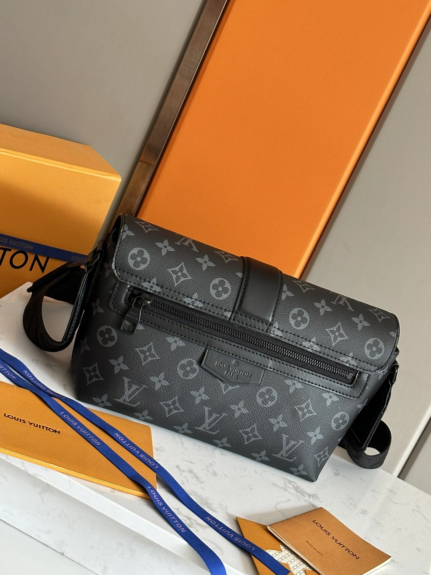 Louis Vuitton AAA Man Messenger Bags Durable 3467