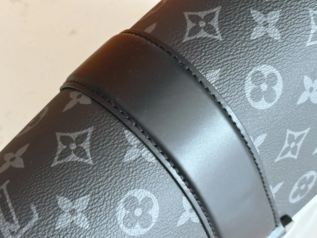 Louis Vuitton AAA Man Messenger Bags Durable 3467