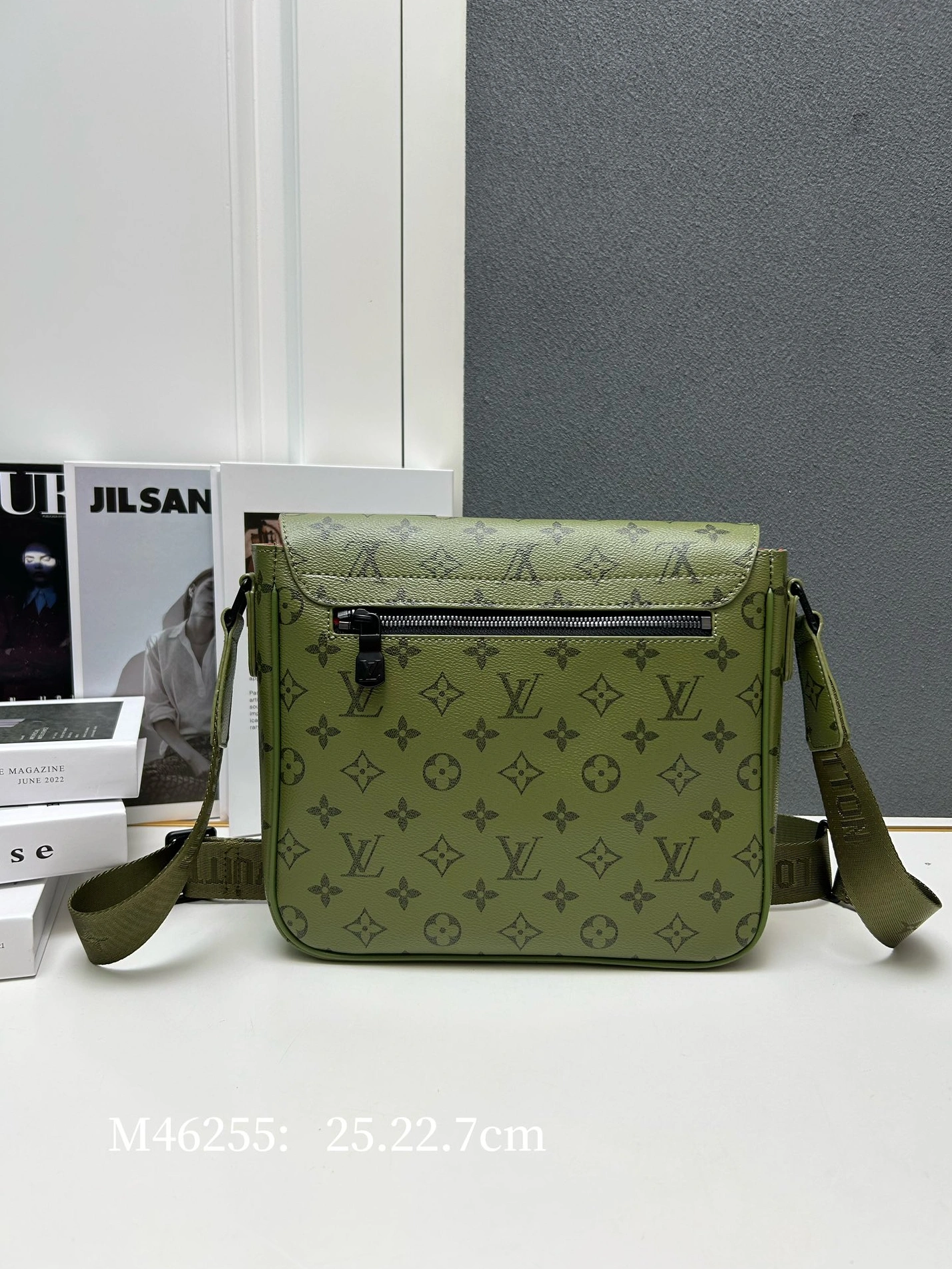 Louis Vuitton AAA Man Messenger Bags Durable 7915