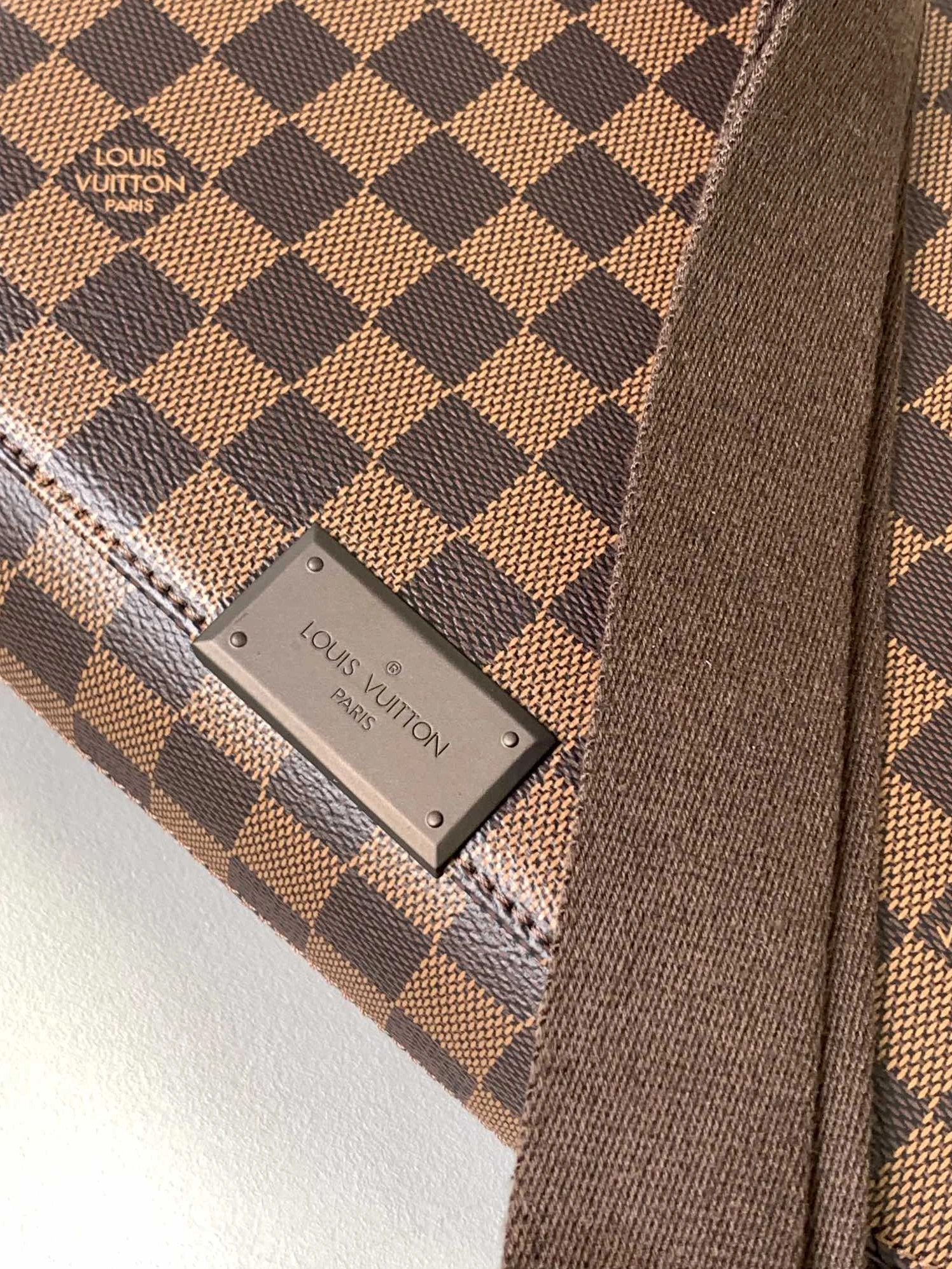Louis Vuitton AAA Man Messenger Bags Durable 8716