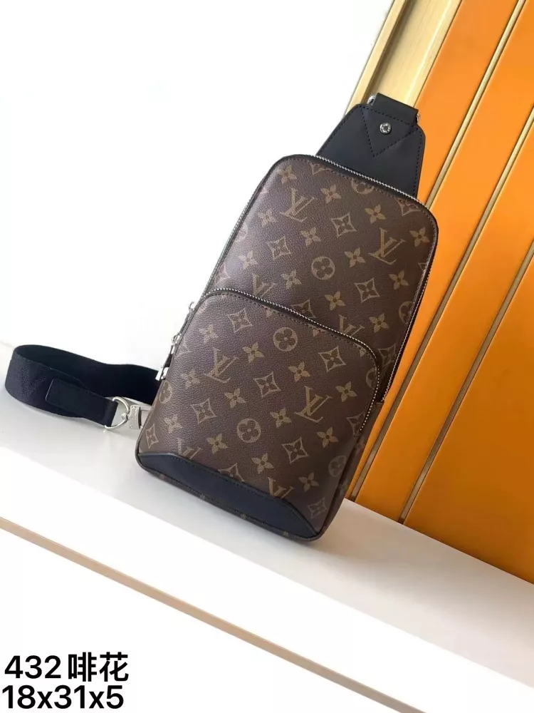 Louis Vuitton AAA Man Messenger Bags Durable 8729