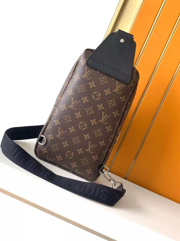 Louis Vuitton AAA Man Messenger Bags Durable 8729