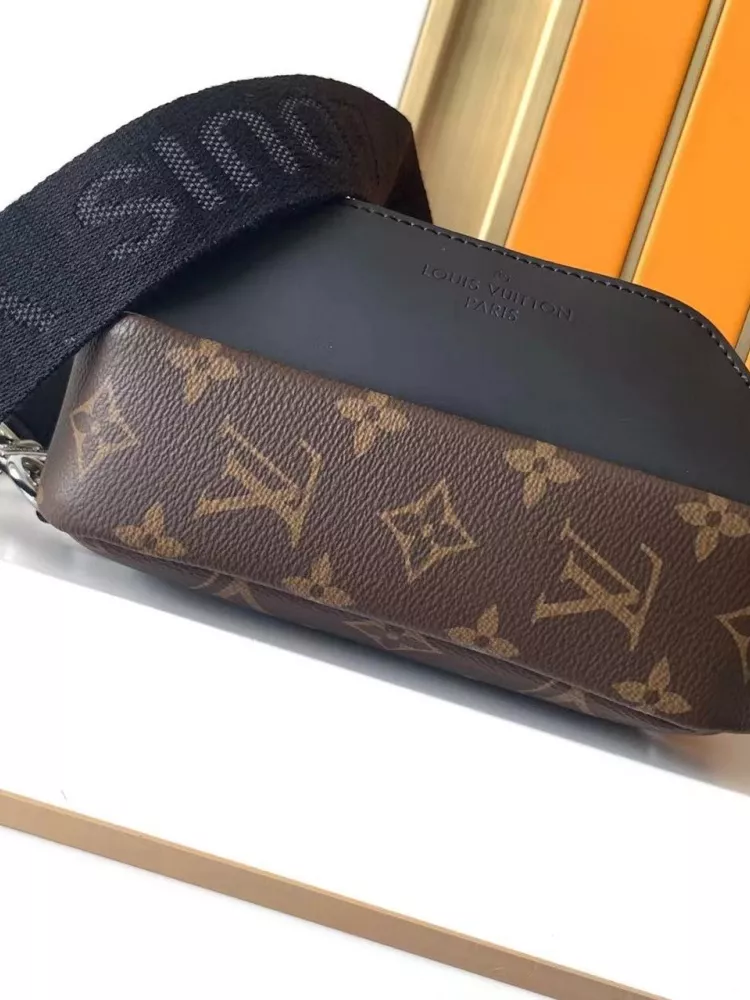 Louis Vuitton AAA Man Messenger Bags Durable 8729