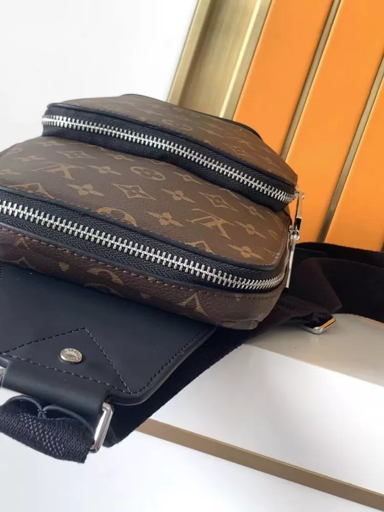 Louis Vuitton AAA Man Messenger Bags Durable 8729