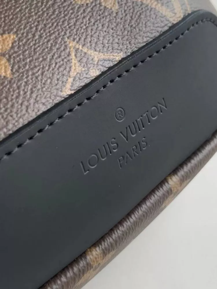 Louis Vuitton AAA Man Messenger Bags Durable 8729