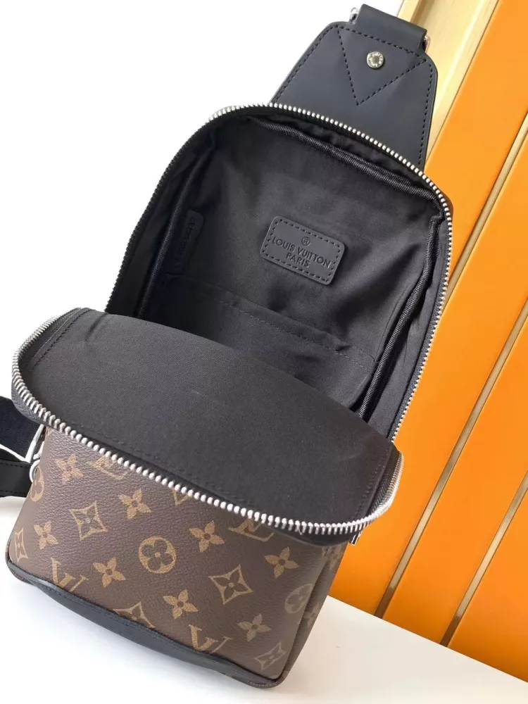 Louis Vuitton AAA Man Messenger Bags Durable 8729