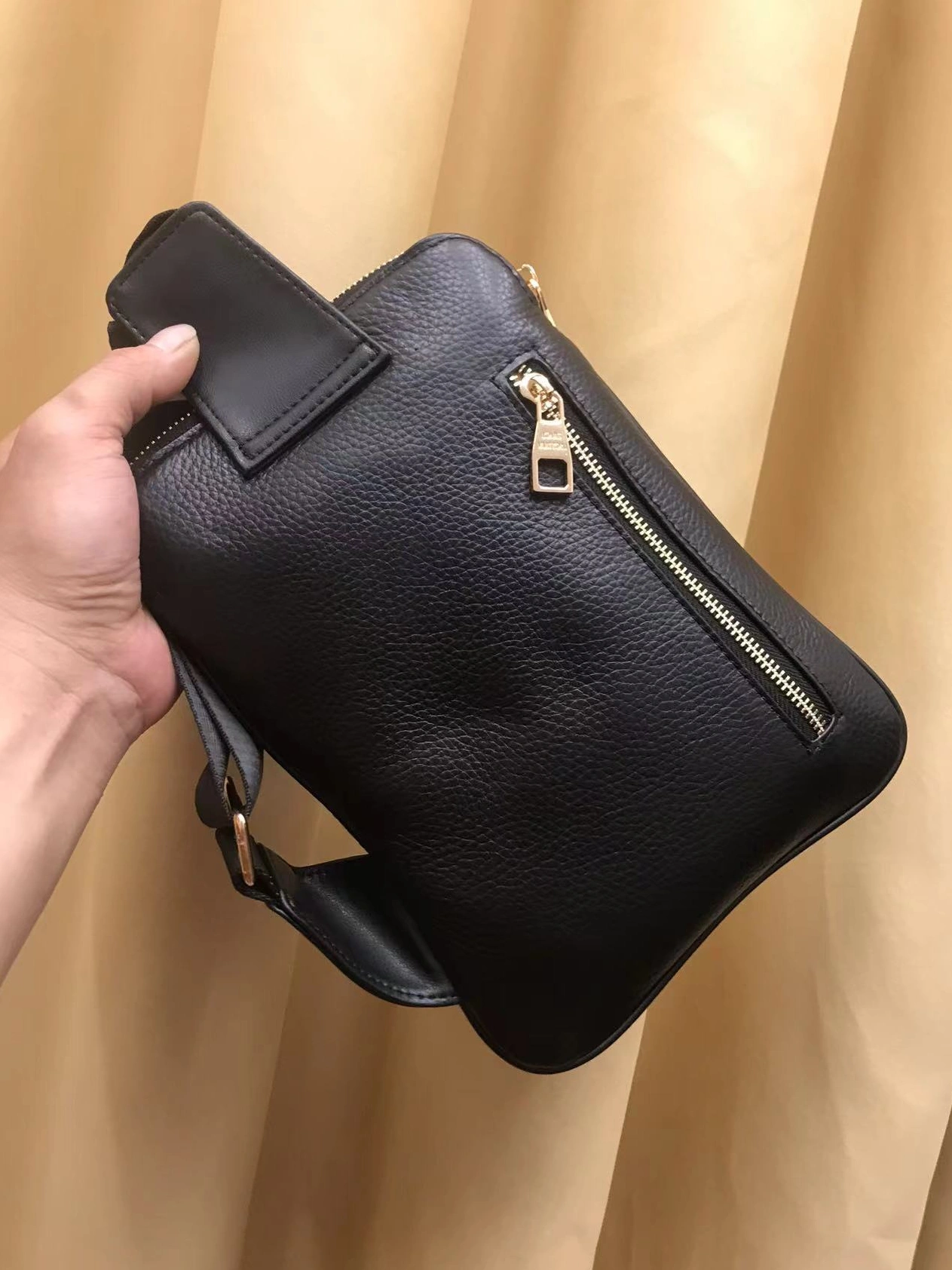 Louis Vuitton AAA Man Messenger Bags Durable 8900