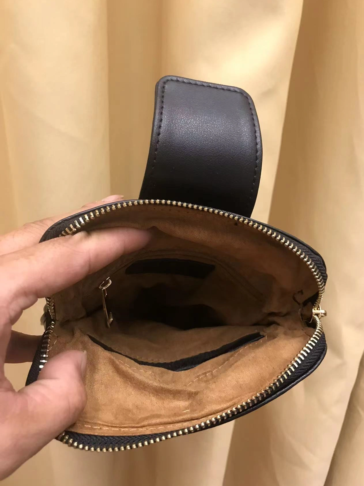 Louis Vuitton AAA Man Messenger Bags Durable 8900