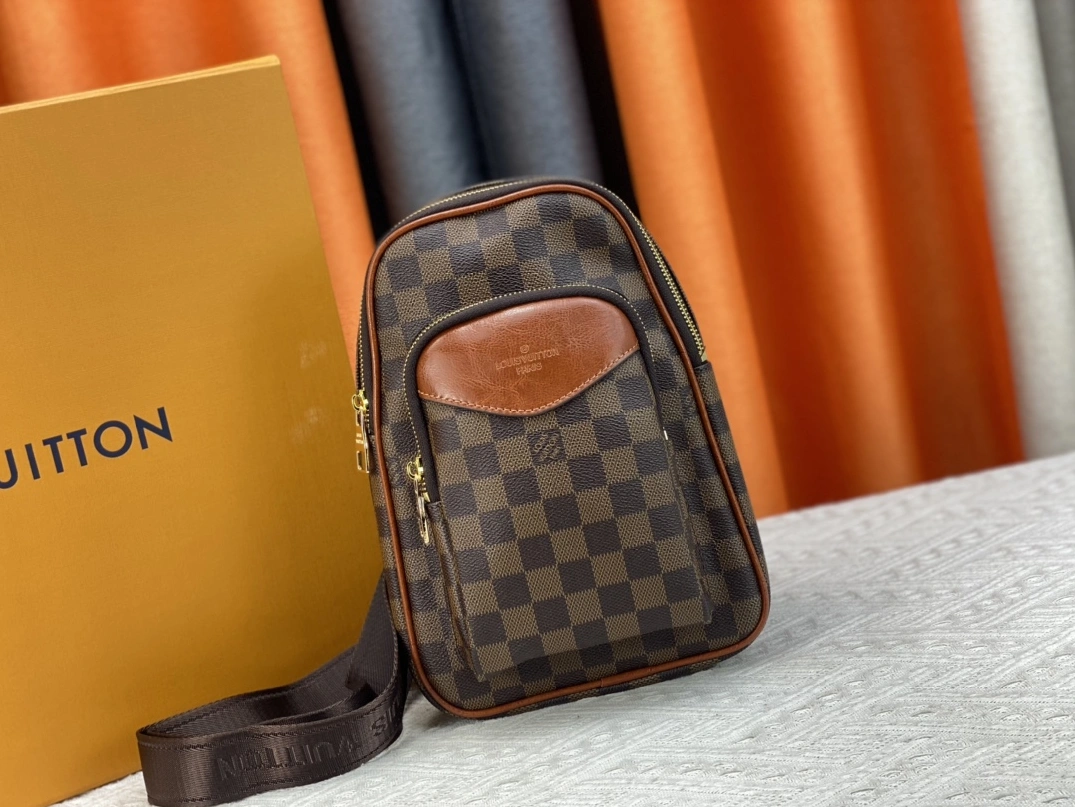 Louis Vuitton AAA Man Messenger Bags EasyMatch 1654