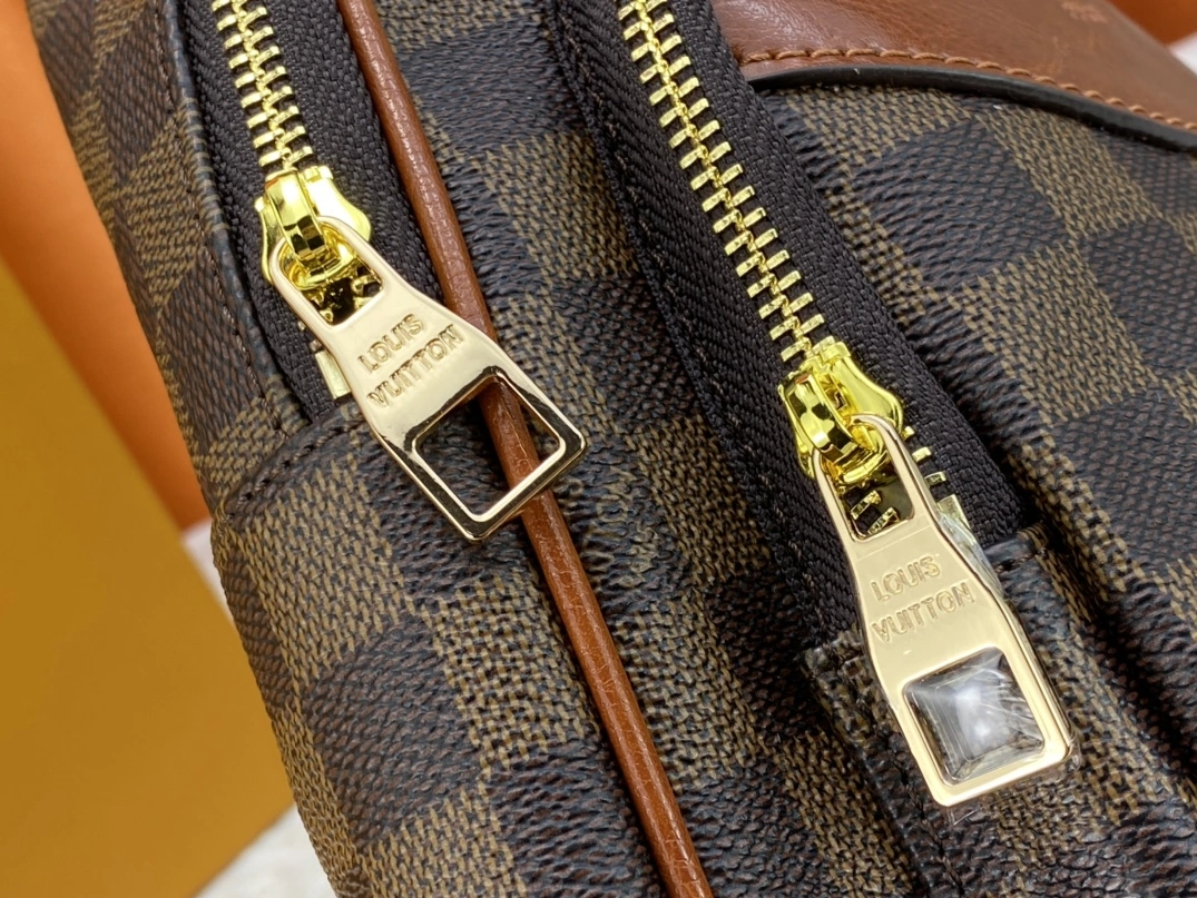 Louis Vuitton AAA Man Messenger Bags EasyMatch 1654