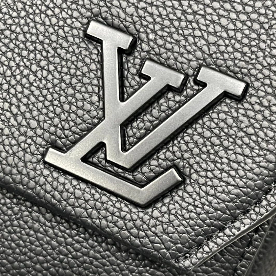 Louis Vuitton AAA Man Messenger Bags EasyMatch 2675