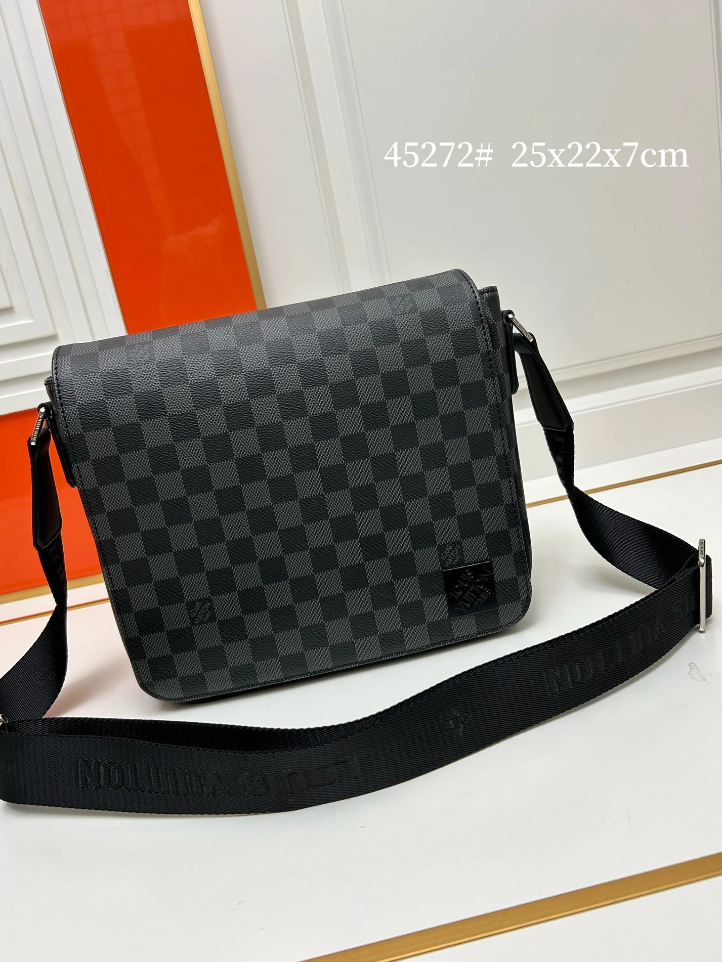 Louis Vuitton AAA Man Messenger Bags EasyMatch 3804