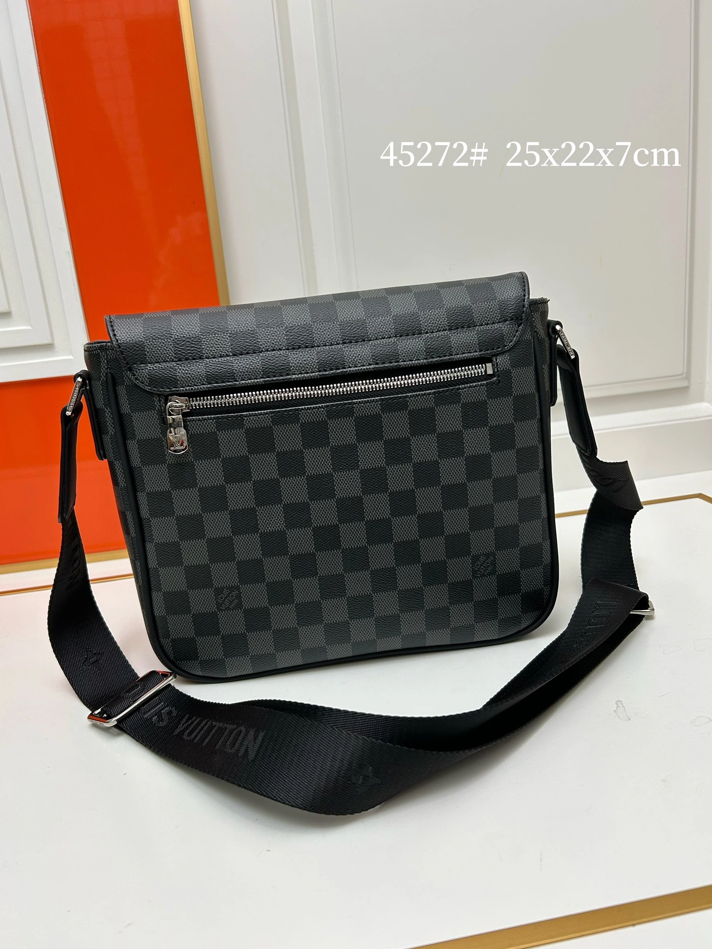 Louis Vuitton AAA Man Messenger Bags EasyMatch 3804