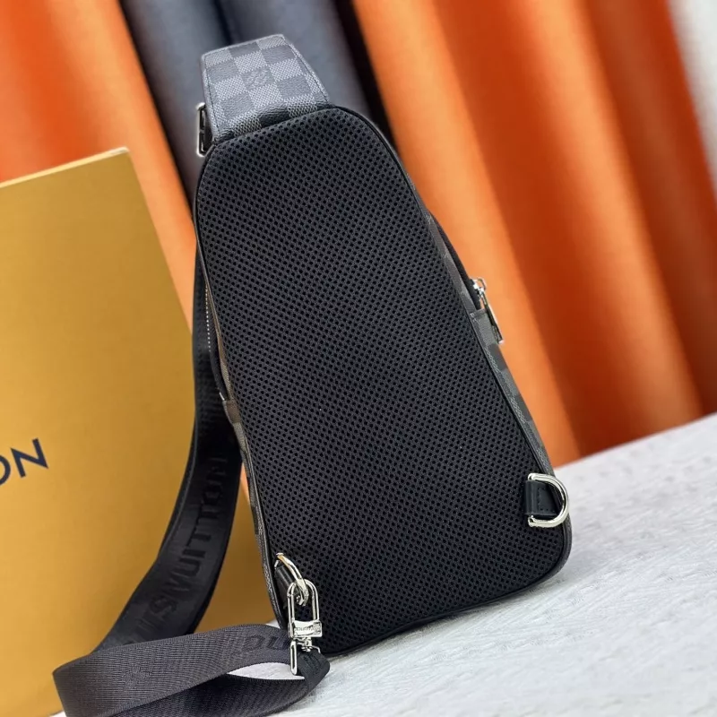 Louis Vuitton AAA Man Messenger Bags EasyMatch 4221