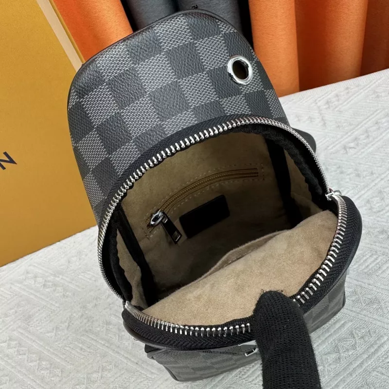 Louis Vuitton AAA Man Messenger Bags EasyMatch 4221