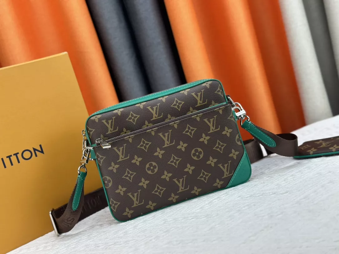 Louis Vuitton AAA Man Messenger Bags EasyMatch 7839