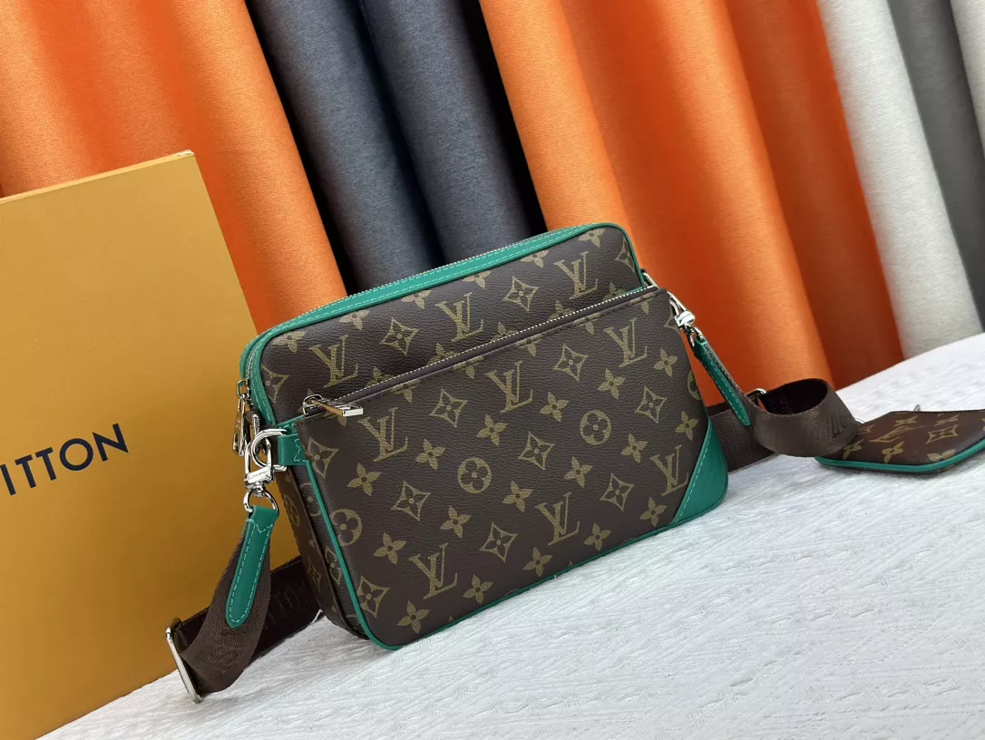 Louis Vuitton AAA Man Messenger Bags EasyMatch 7839