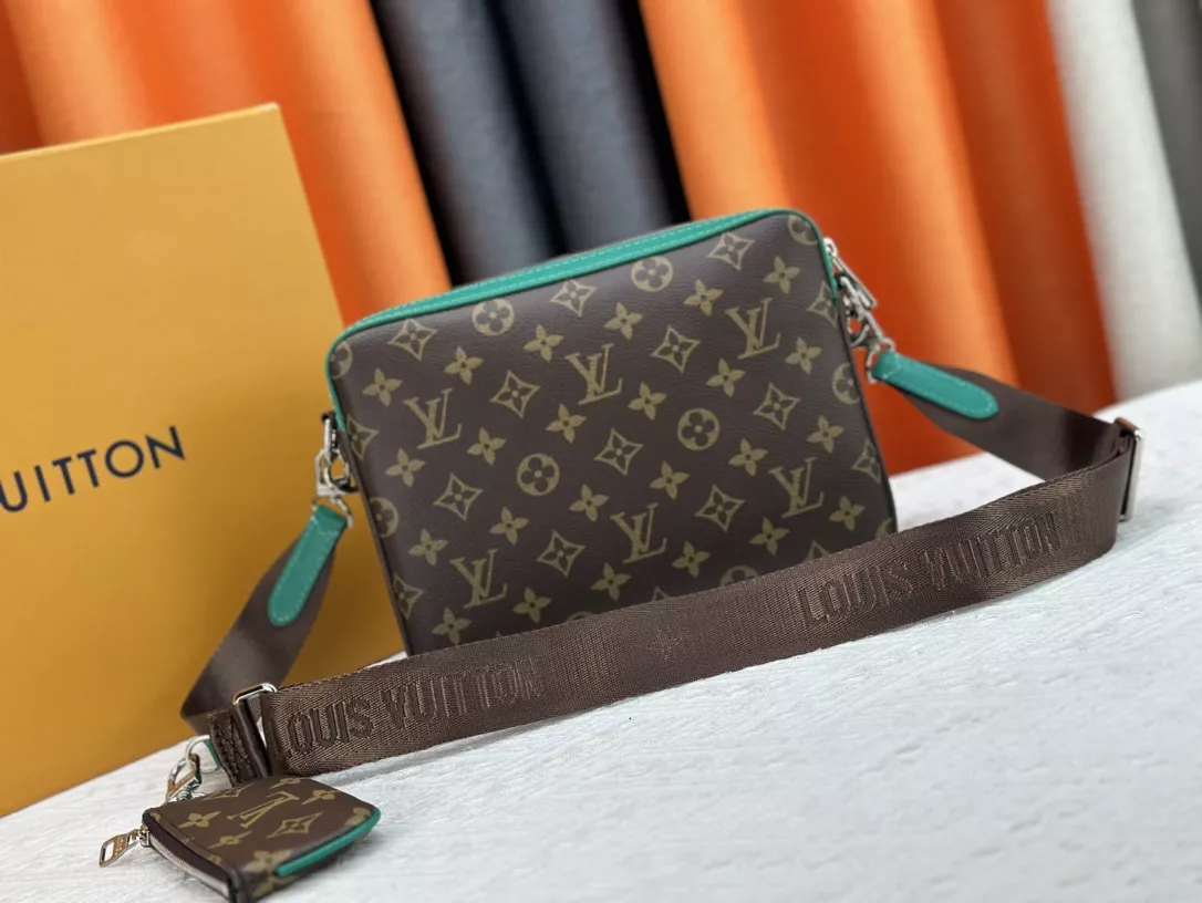 Louis Vuitton AAA Man Messenger Bags EasyMatch 7839