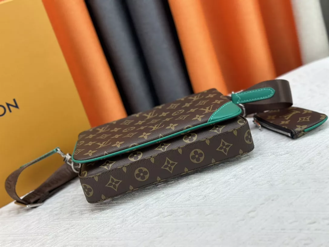 Louis Vuitton AAA Man Messenger Bags EasyMatch 7839