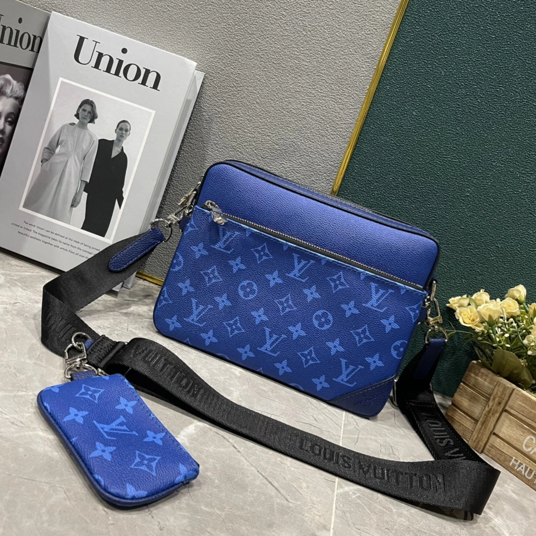 Louis Vuitton AAA Man Messenger Bags EasyMatch 8849