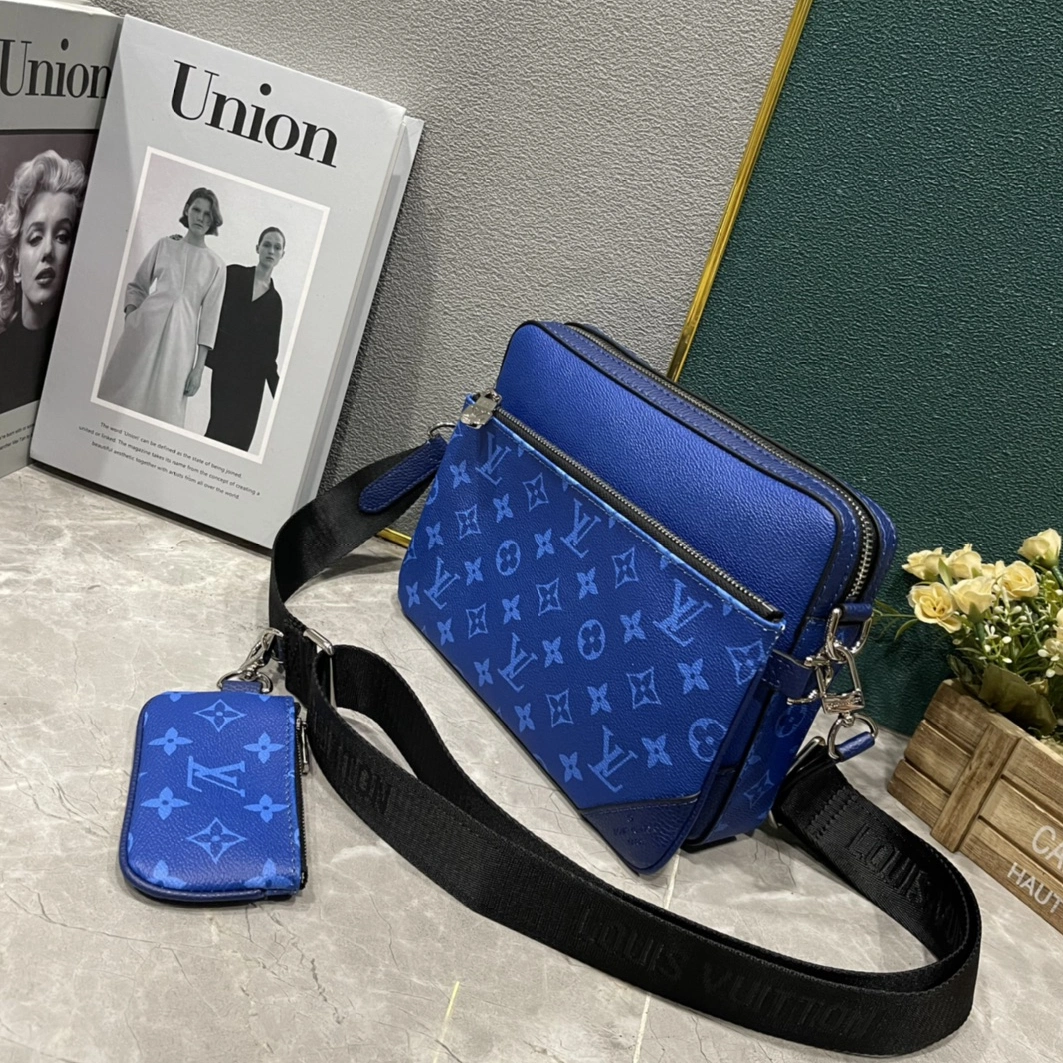 Louis Vuitton AAA Man Messenger Bags EasyMatch 8849