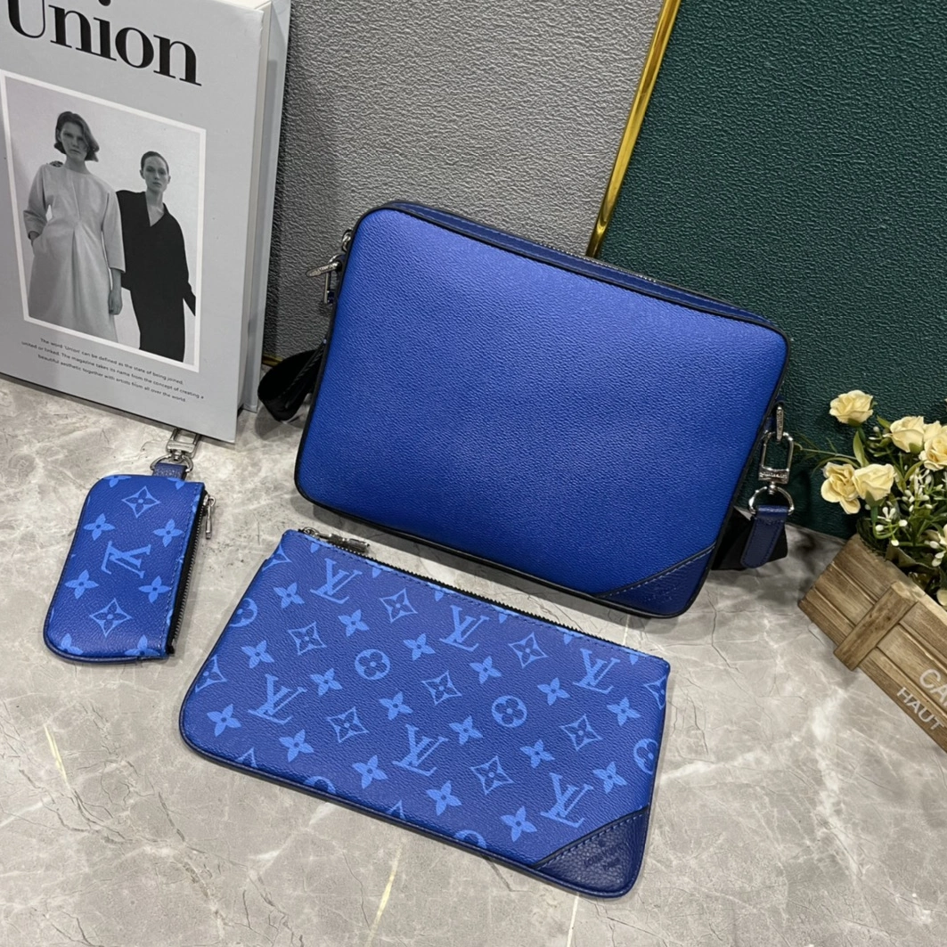 Louis Vuitton AAA Man Messenger Bags EasyMatch 8849