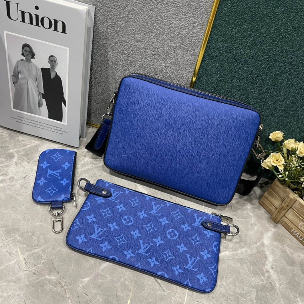 Louis Vuitton AAA Man Messenger Bags EasyMatch 8849