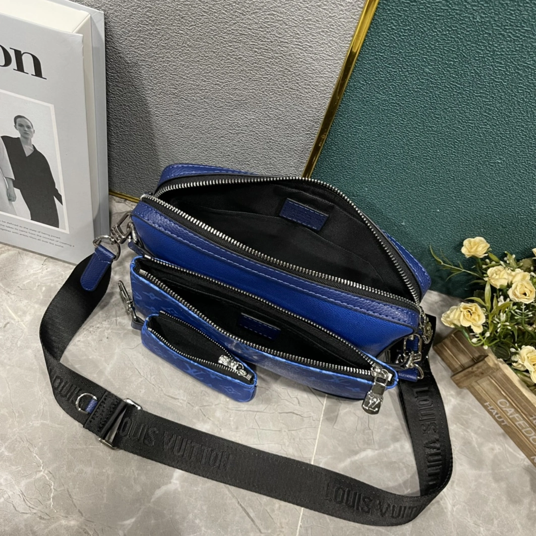 Louis Vuitton AAA Man Messenger Bags EasyMatch 8849