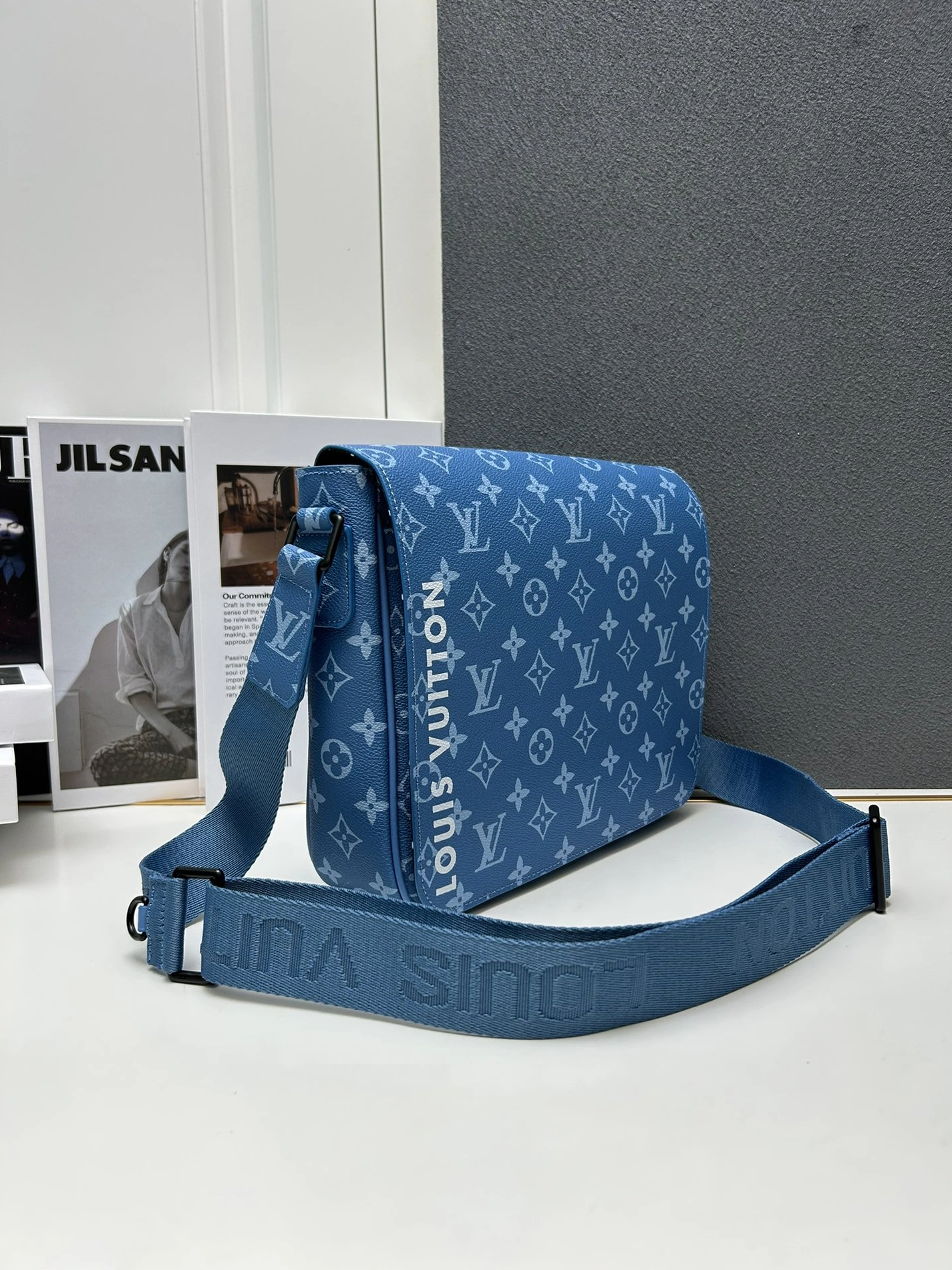Louis Vuitton AAA Man Messenger Bags Efficient 2133
