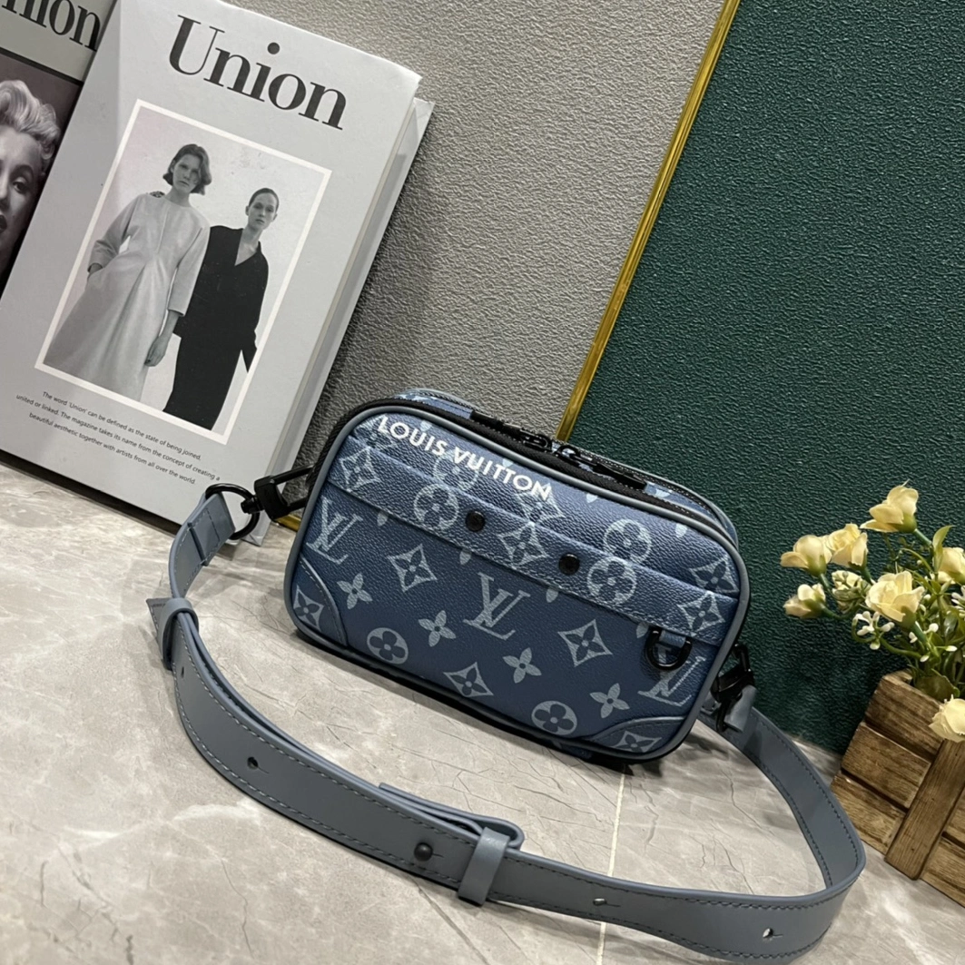 Louis Vuitton AAA Man Messenger Bags Efficient 6848
