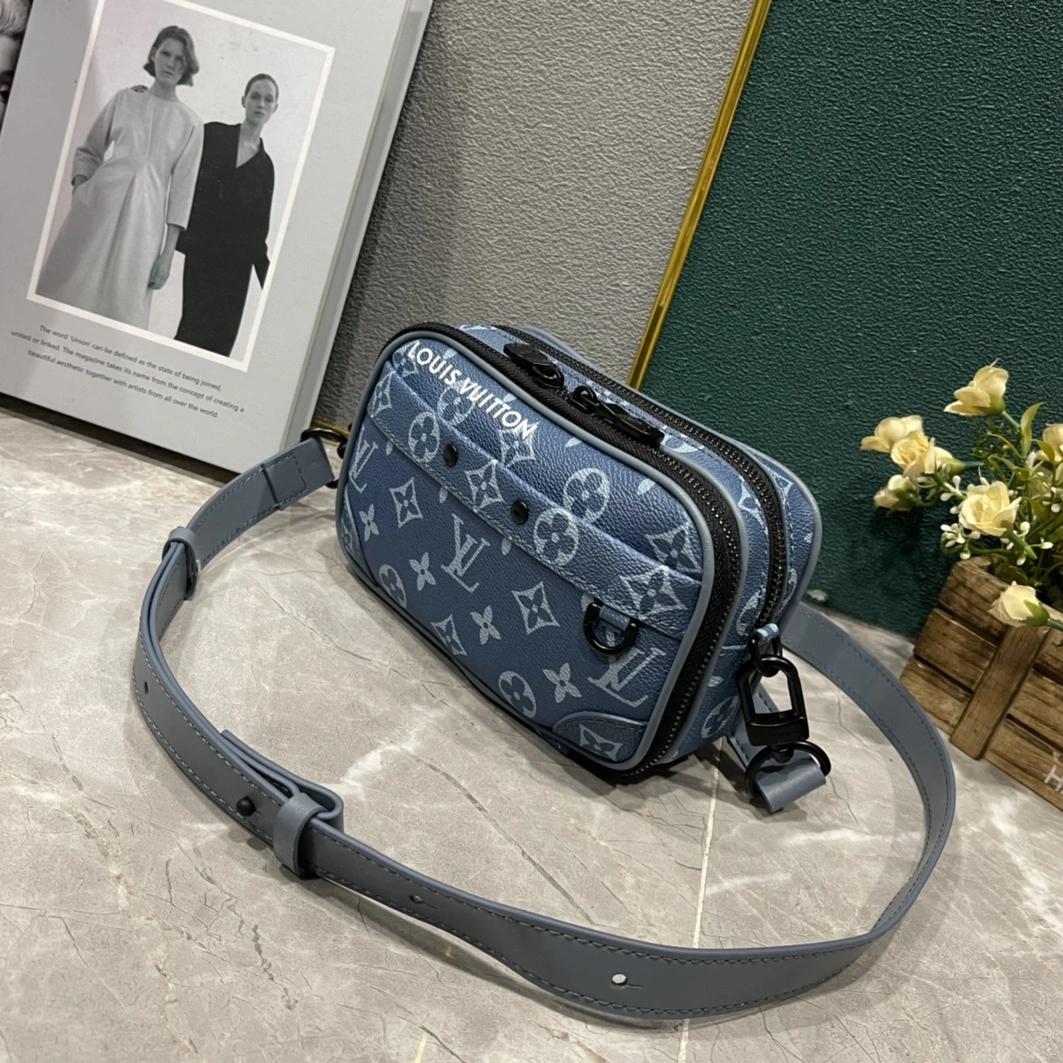 Louis Vuitton AAA Man Messenger Bags Efficient 6848
