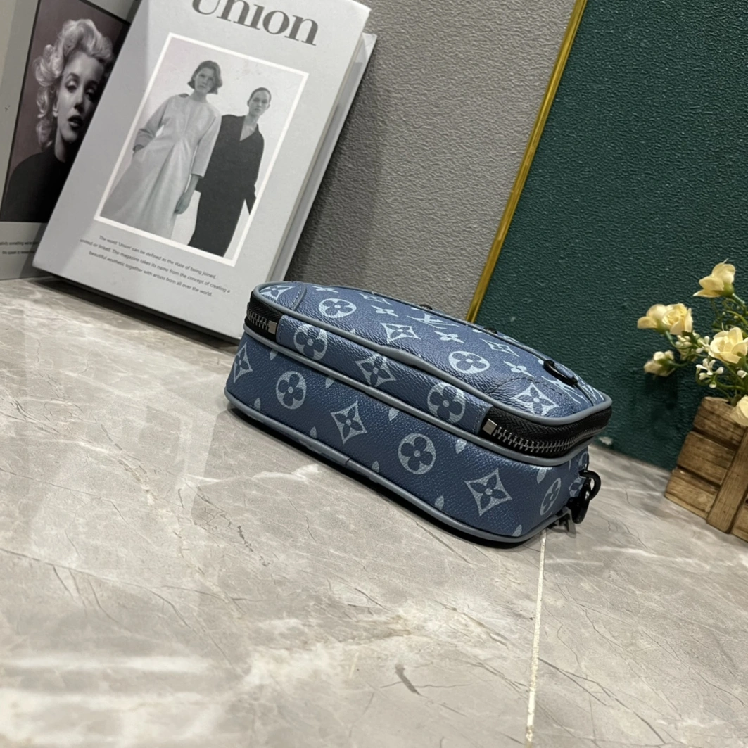 Louis Vuitton AAA Man Messenger Bags Efficient 6848