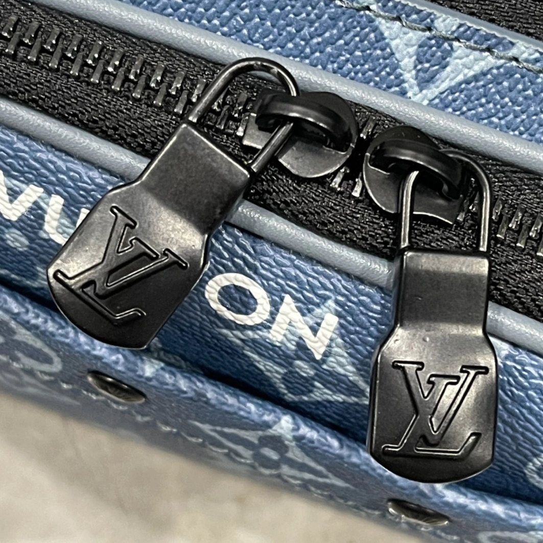 Louis Vuitton AAA Man Messenger Bags Efficient 6848