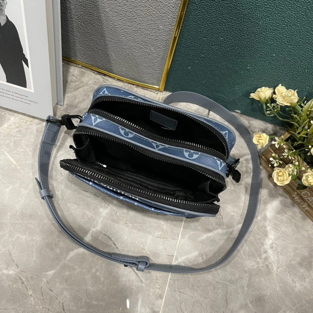 Louis Vuitton AAA Man Messenger Bags Efficient 6848