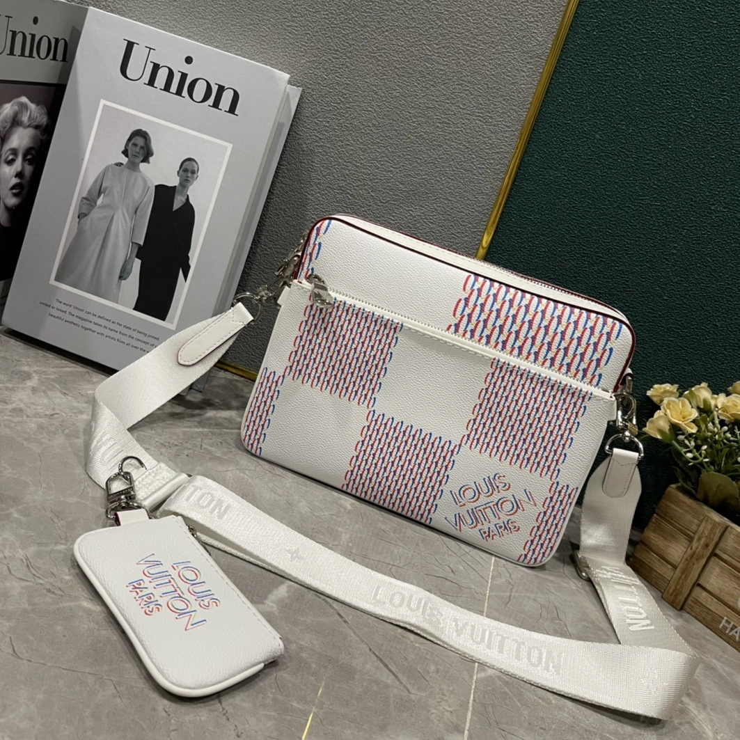 Louis Vuitton AAA Man Messenger Bags Efficient 9145