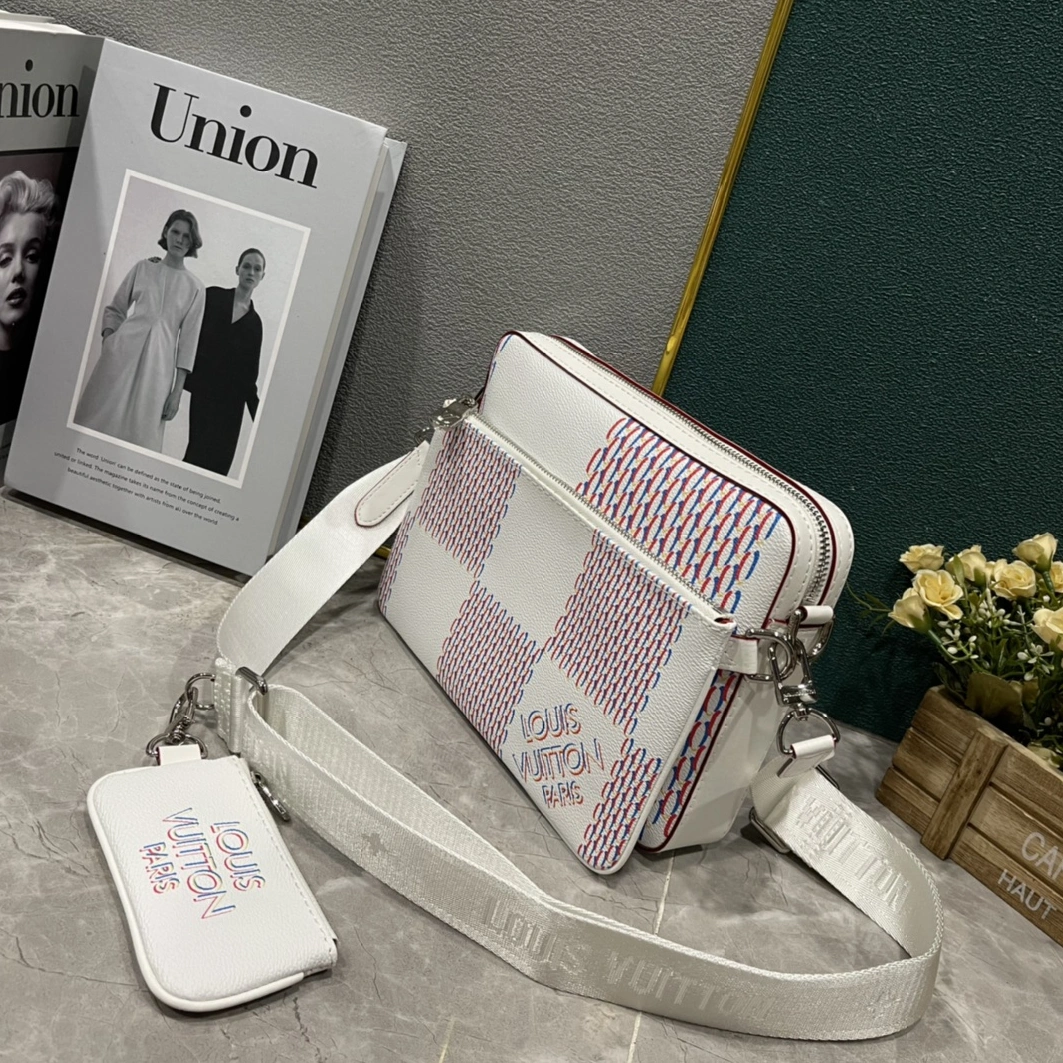 Louis Vuitton AAA Man Messenger Bags Efficient 9145