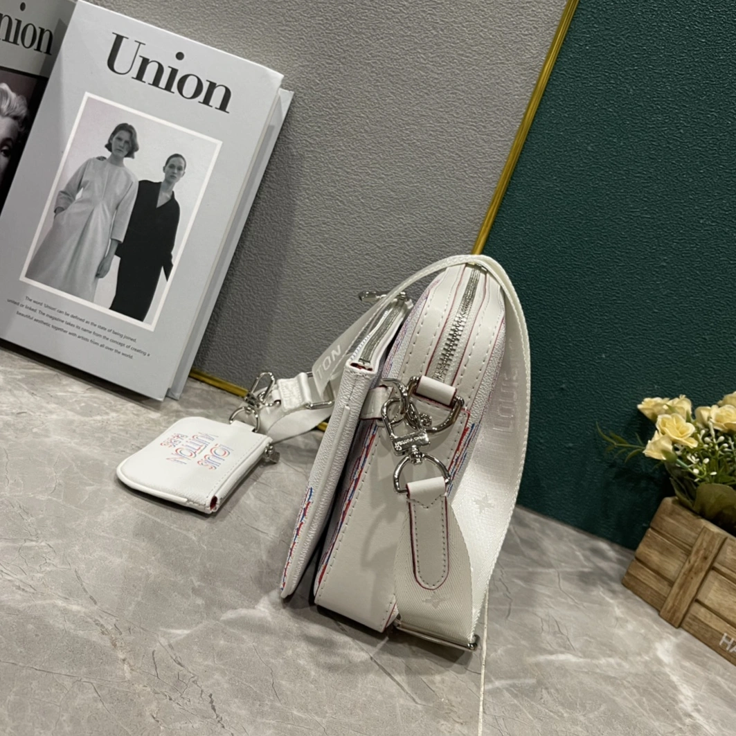 Louis Vuitton AAA Man Messenger Bags Efficient 9145