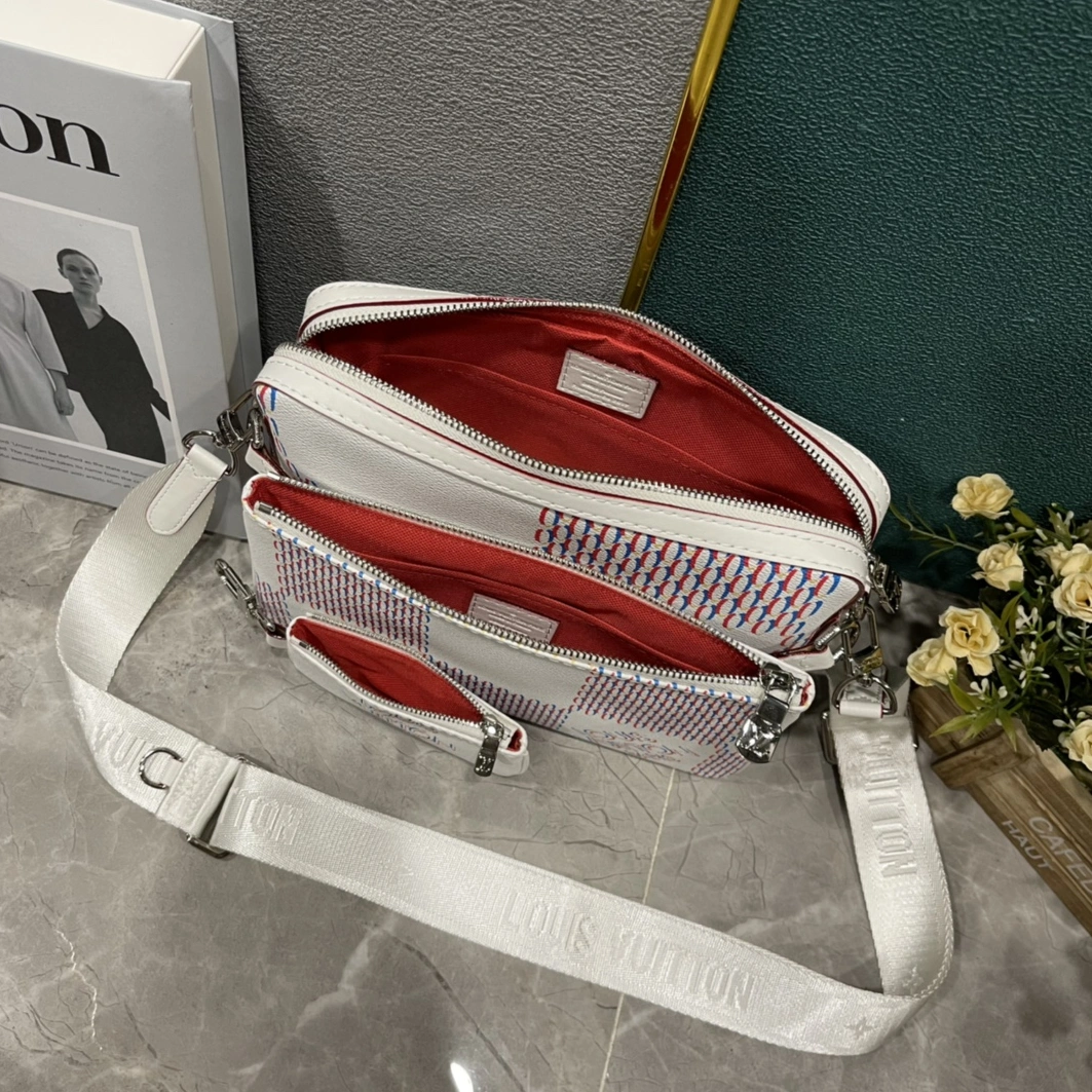 Louis Vuitton AAA Man Messenger Bags Efficient 9145
