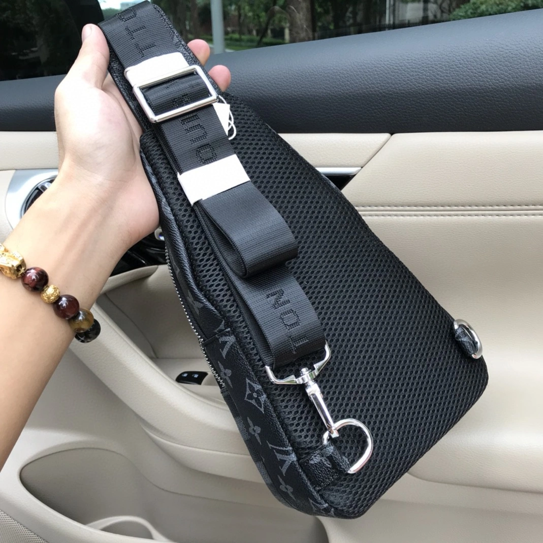 Louis Vuitton AAA Man Messenger Bags Elegant 1677