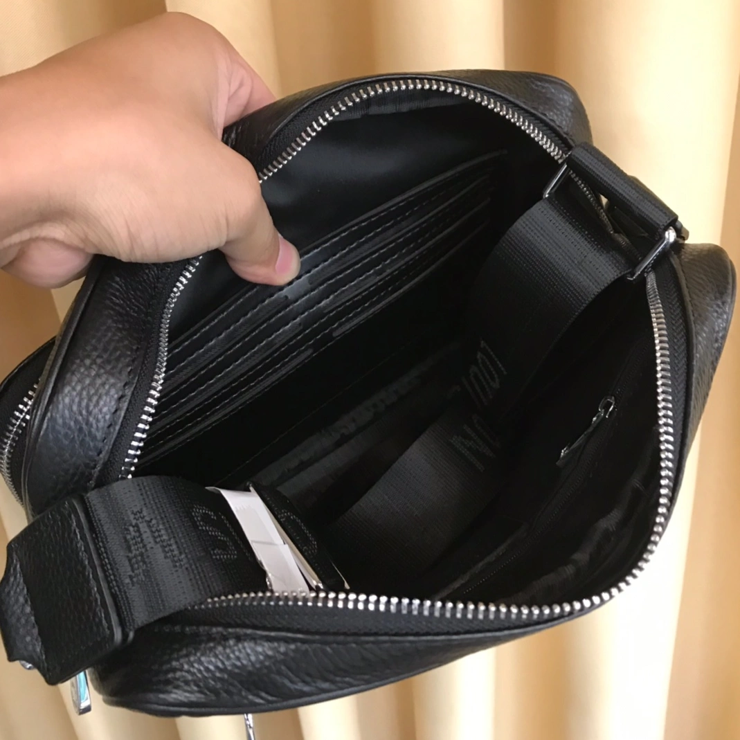 Louis Vuitton AAA Man Messenger Bags EyeCatching 1361