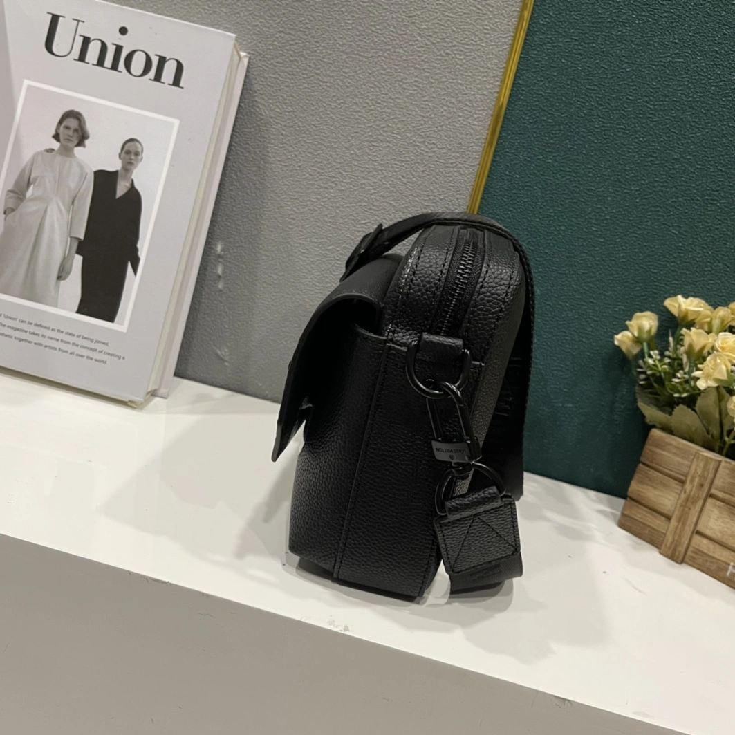 Louis Vuitton AAA Man Messenger Bags EyeCatching 1613