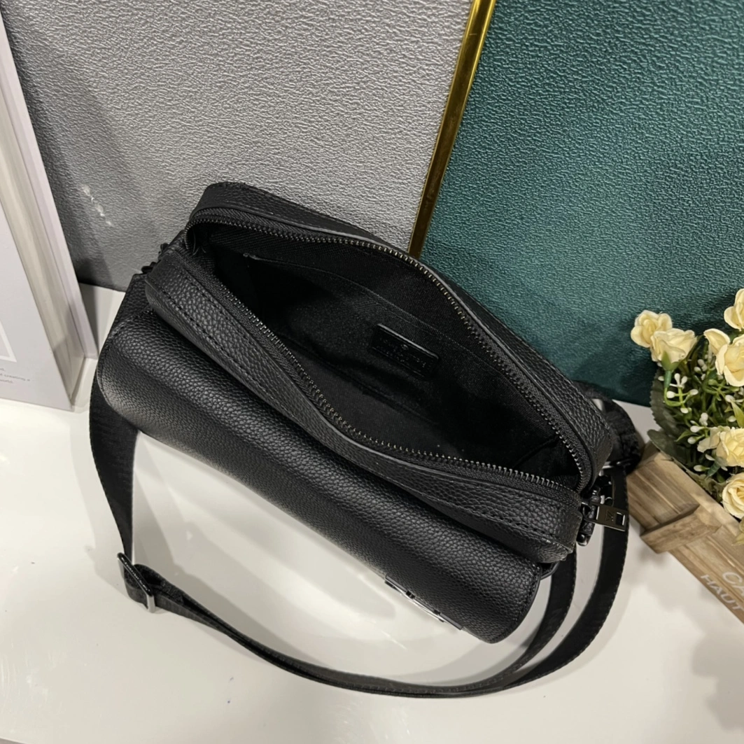 Louis Vuitton AAA Man Messenger Bags EyeCatching 1613
