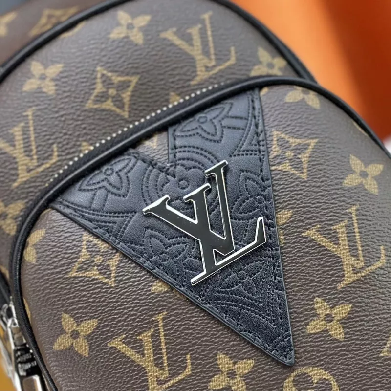 Louis Vuitton AAA Man Messenger Bags EyeCatching 4148