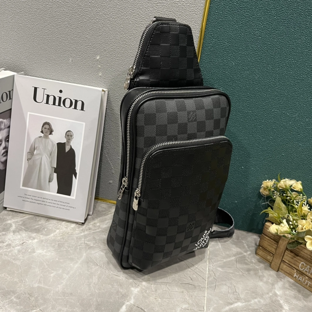 Louis Vuitton AAA Man Messenger Bags EyeCatching 4300
