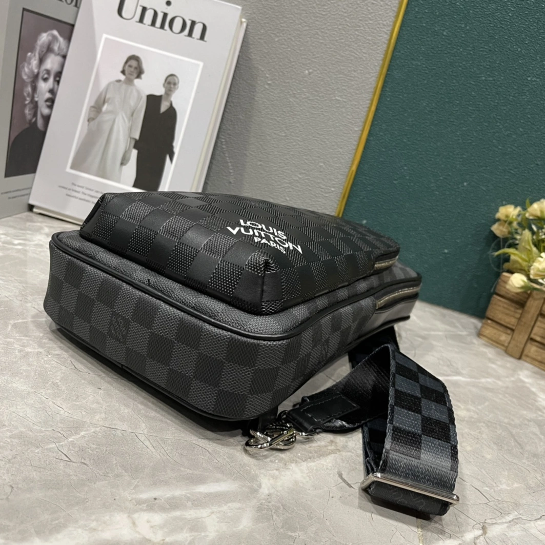 Louis Vuitton AAA Man Messenger Bags EyeCatching 4300
