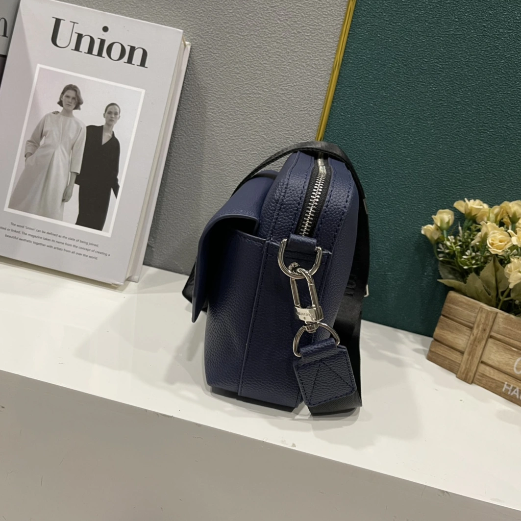 Louis Vuitton AAA Man Messenger Bags EyeCatching 8869